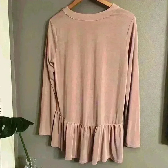 Chelsea28 Ruffle Back Hem Top Sz M - Picture 5 of 8